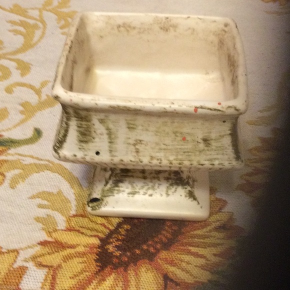 Vintage McCoy Square center piece 4 inches across and 4 inches high. Square - Picture 1 of 4